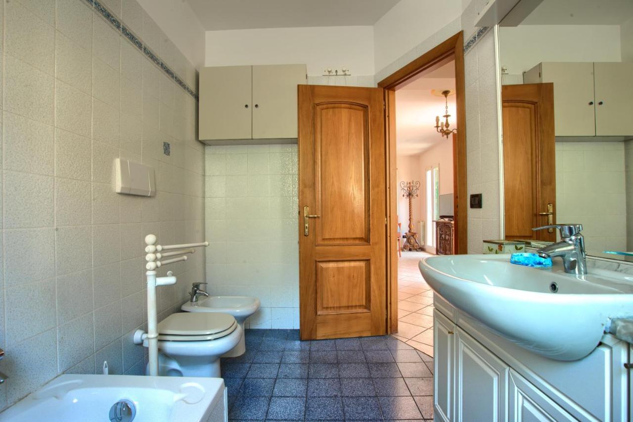 Casa Con Giardino, Garage, Wi-Fi, 2 Bagni E Ac In Una Camera Da Letto Villa Imperia Exterior foto